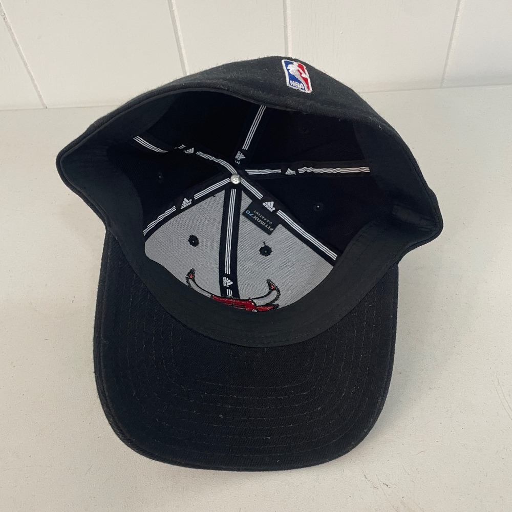 Adidas Chicago Bulls NBA Fitted Hat Cap Black L/XL Fitmax 70 Basketball - Picture 5 of 7